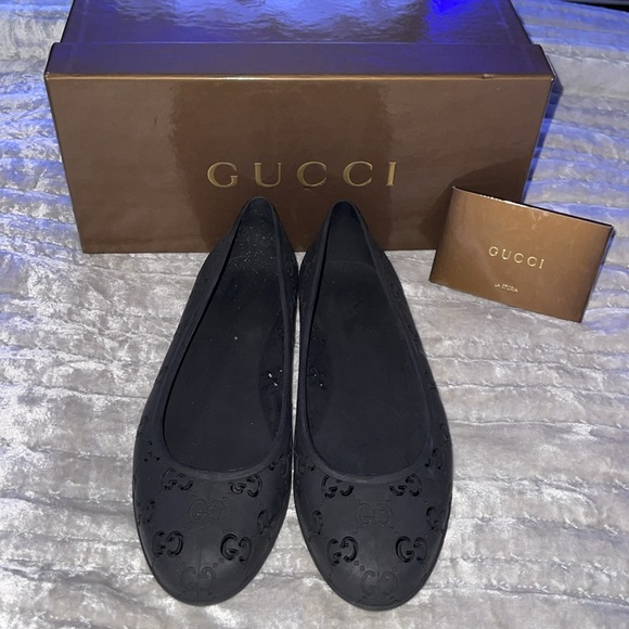 Gucci flat shoes size 38 is size US 7-1/2 excellent condition never worn box inc - Picture 2 of 4